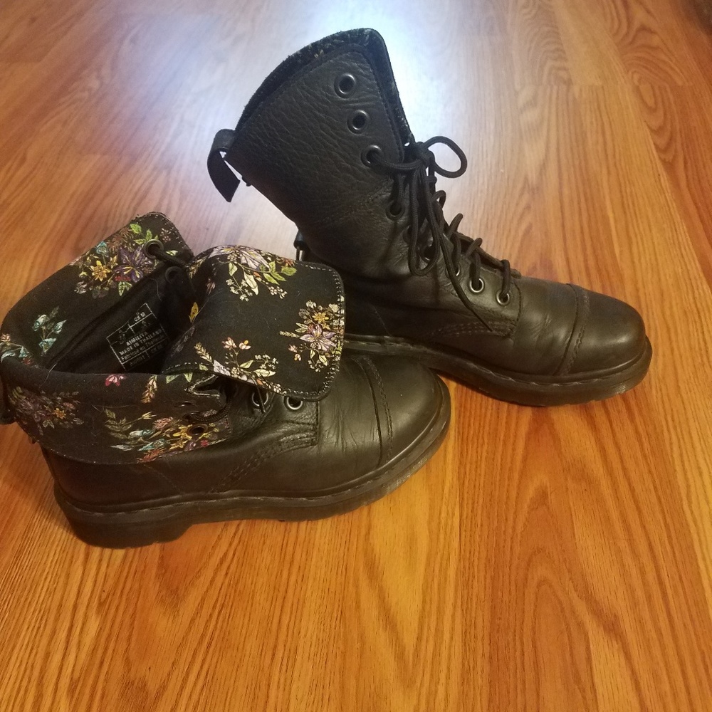 Size US 6 black Doc marten